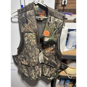 NWT Game Winner Camo‎ Hunting Shooting Vest In A Mens Size Large. Gorpcore